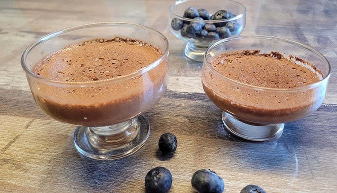 Mousse de ciocolată din doar 2 ingrediente, gata în 5 minute. Rețeta simplă fără coacere