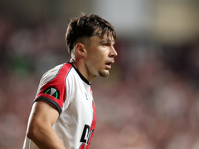Andrei Rațiu în timpul unui meci pentru Rayo Vallecano
