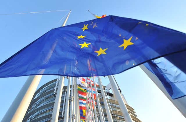 Steagurile Republicii Moldova, Ucrainei și Uniunii Europene