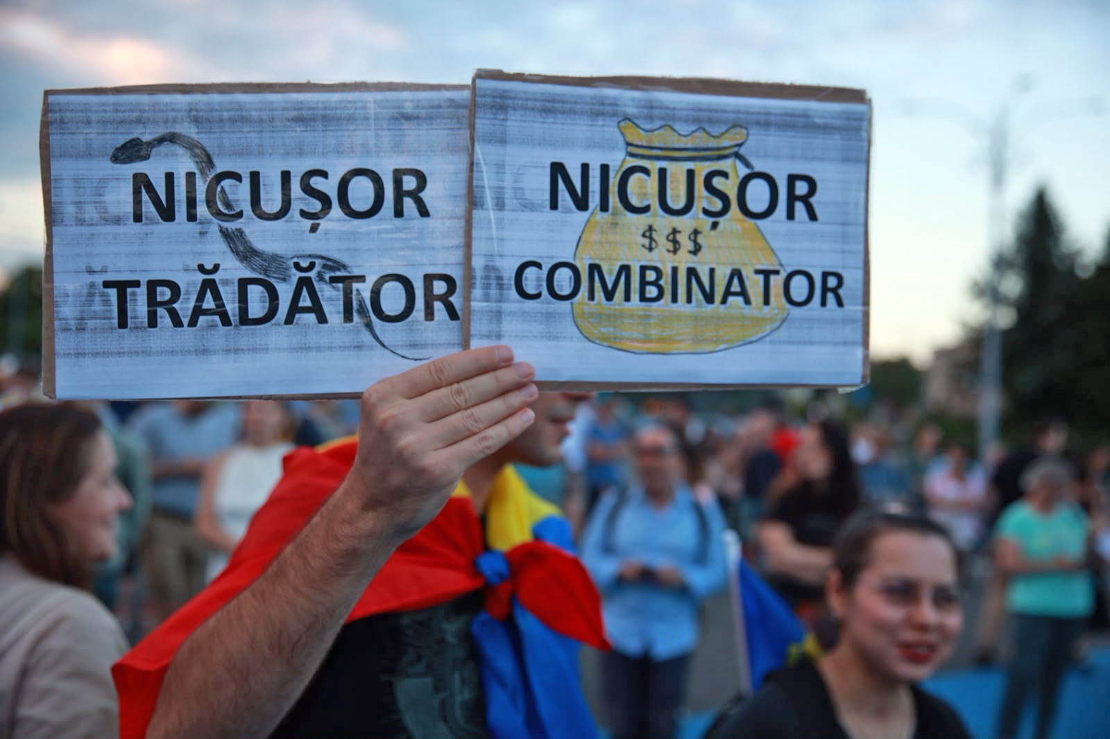 Nicușor Dan, acuzat că e adevăratul fiu al lui Ceaușescu și că face jocul securiștilor