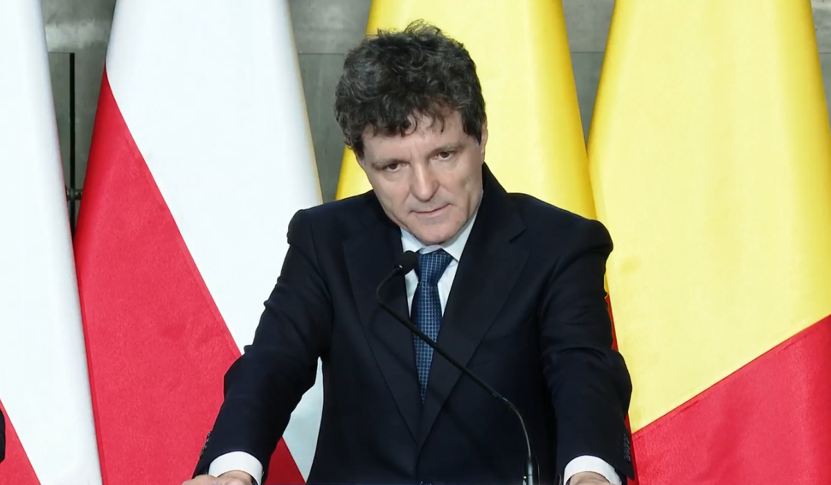 Nicușor Dan vorbind la un eveniment oficial
