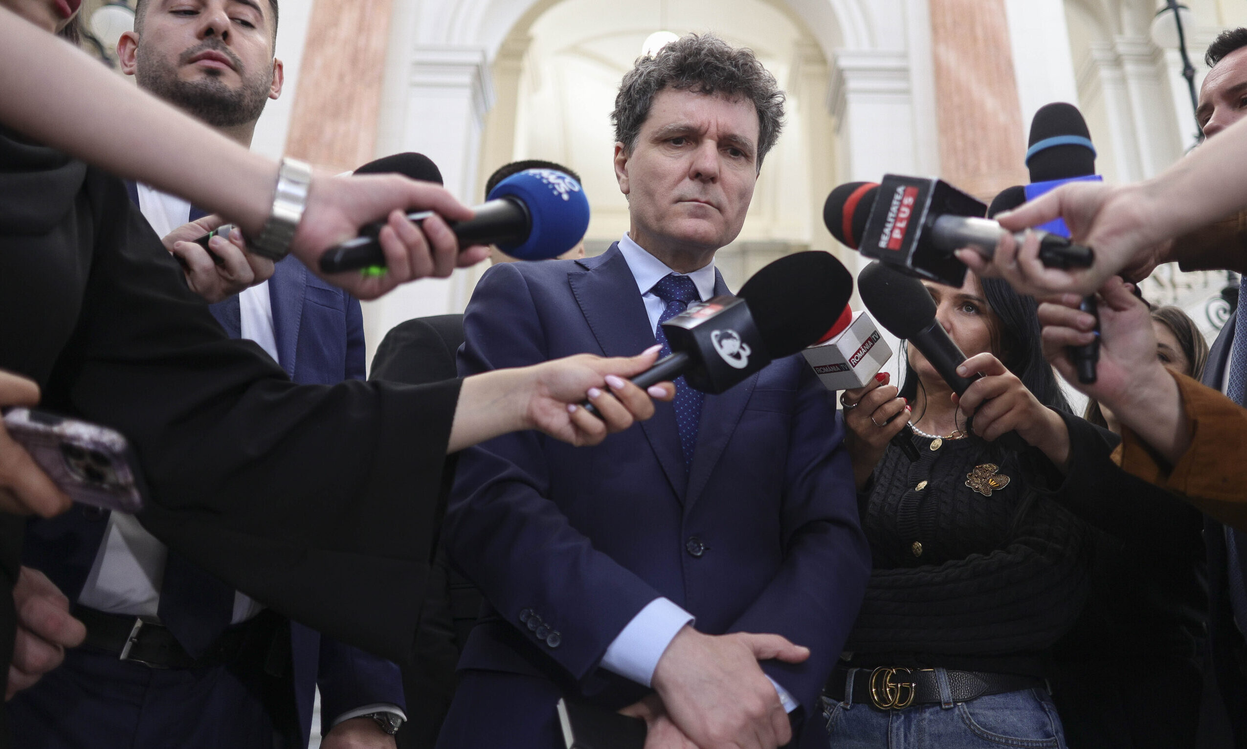 Nicușor Dan la o conferință de presă