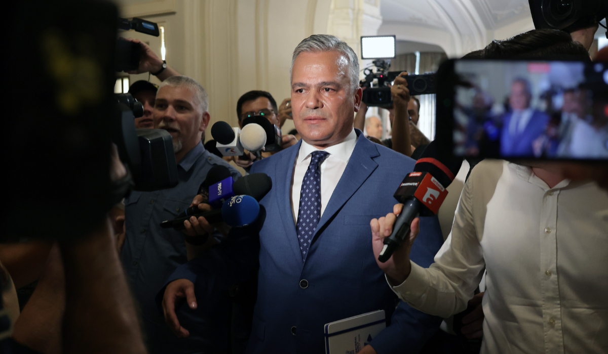 Nicușor Dan, sprijinit de societate pentru a face față jocurilor politice. Apel la democrație