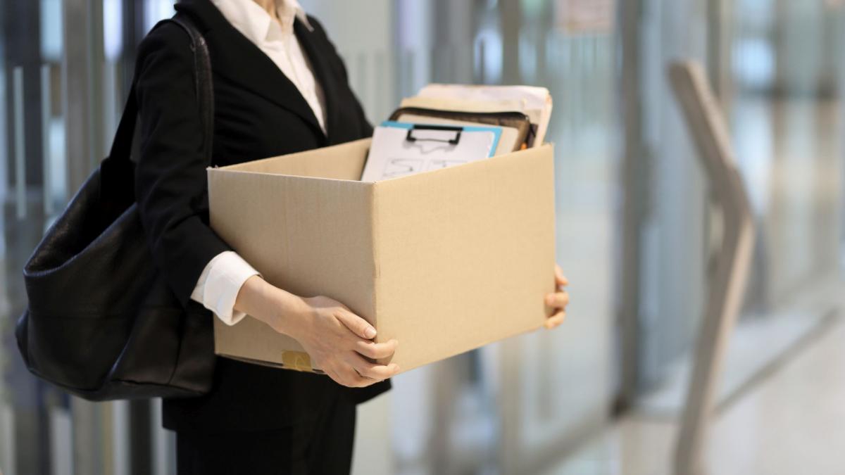 Tânără concediată pentru că venea devreme la serviciu