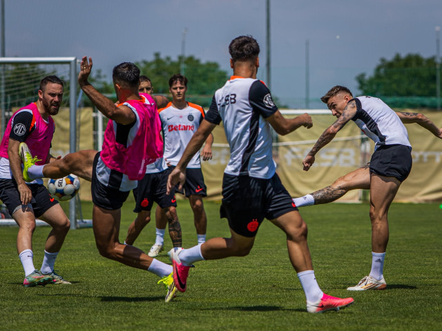Octavian Popescu face show în cantonamentul FCSB din Olanda: jonglerii cu mingea și tatuaje