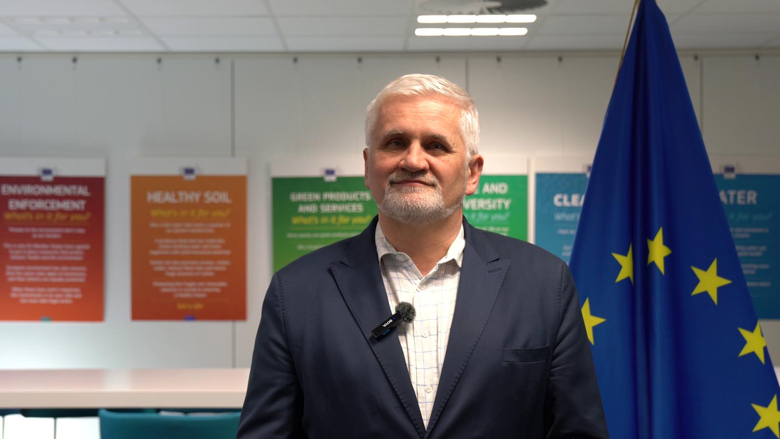 Jan Dusik, oficial al Comisiei Europene, în timpul unui interviu