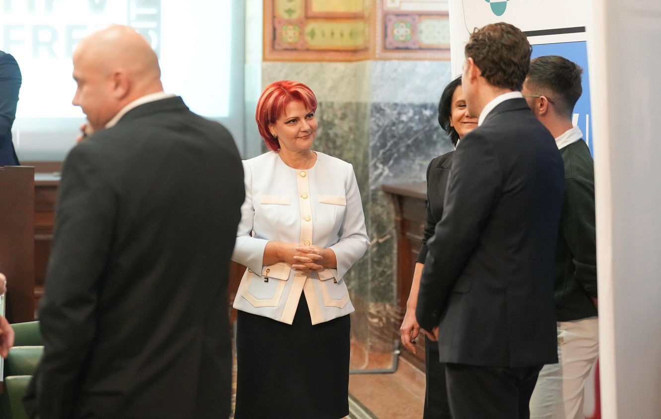 Lia Olguța Vasilescu la o conferință de presă