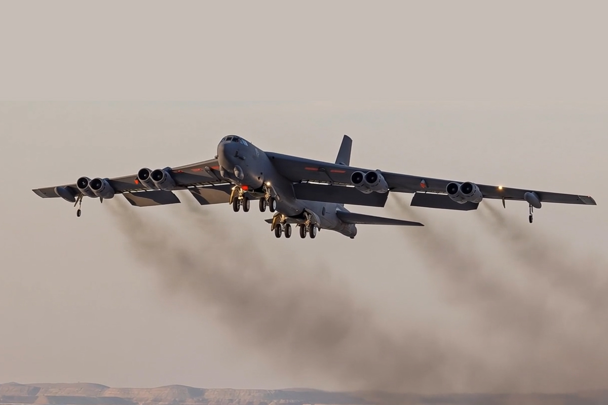 Bombardier B-52 prăbușit la baza Edwards