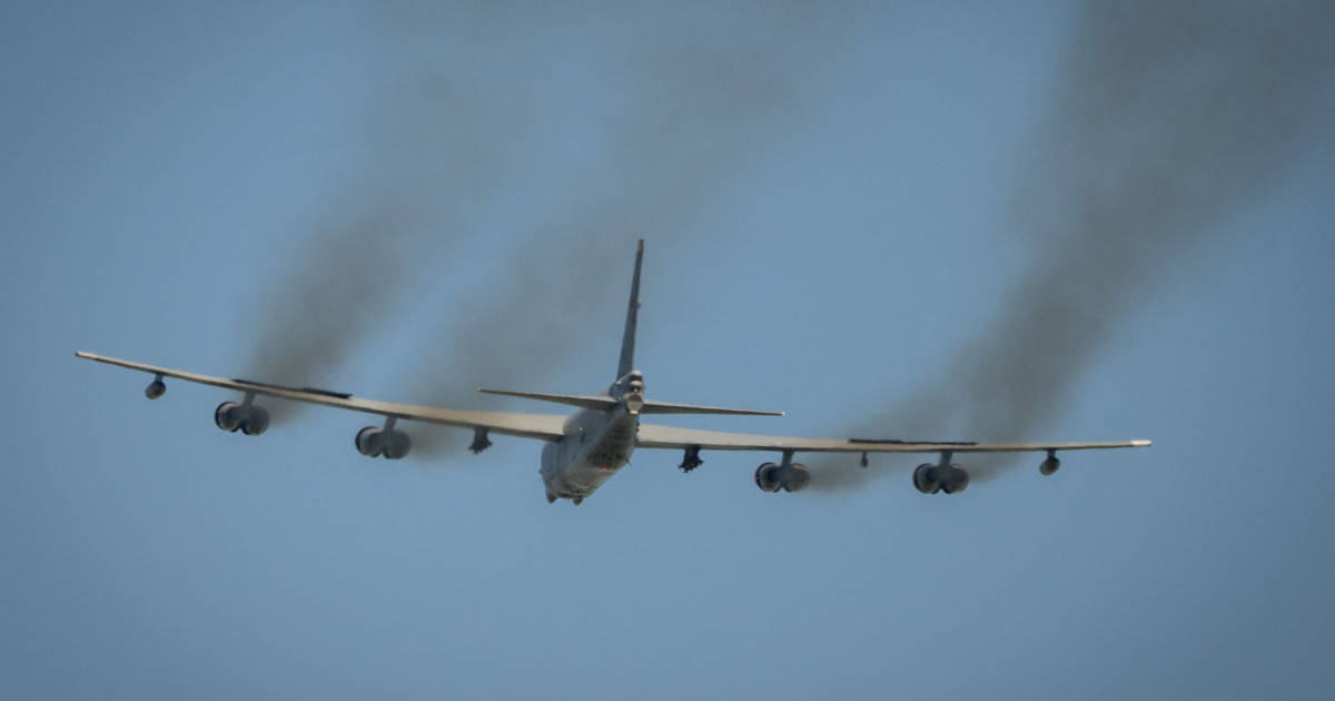Prăbușire bombardier B-52 în California