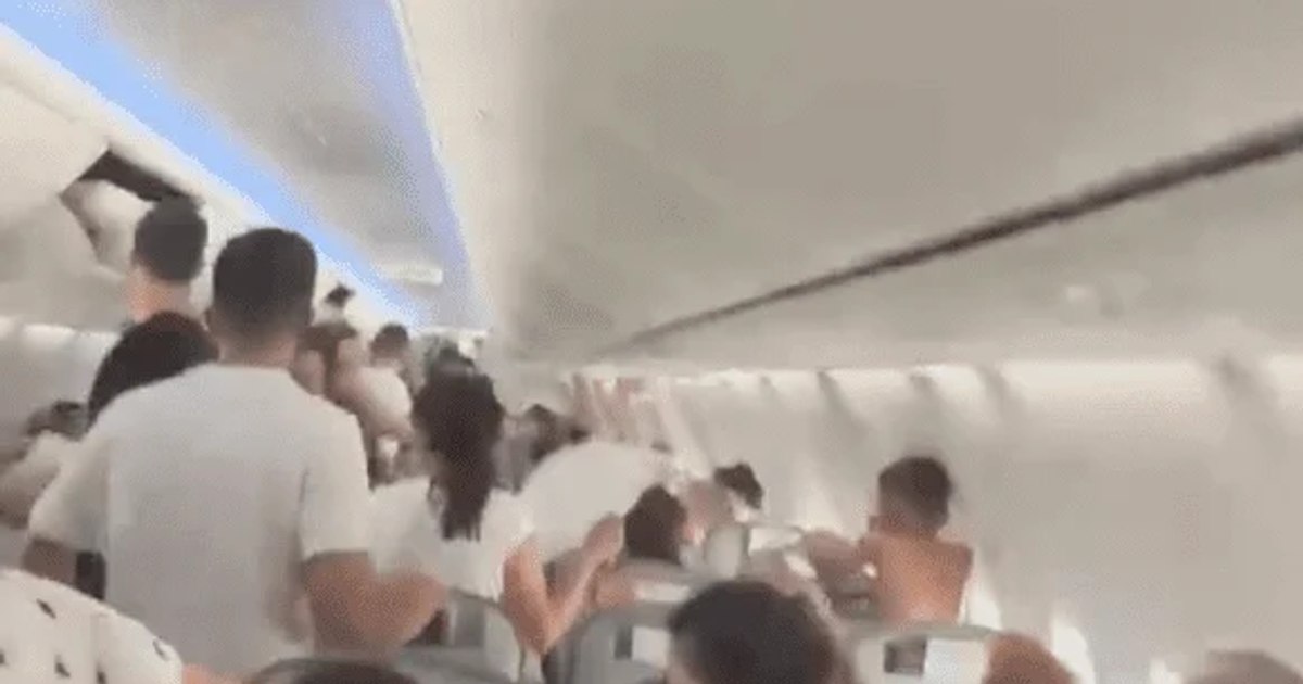 Panică la bordul unui avion SunExpress blocat pe pistă la Frankfurt, temperaturi de peste 56°C