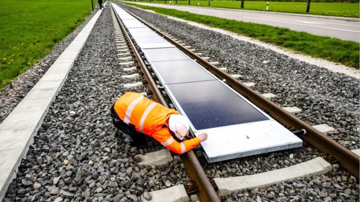Panouri solare pe șinele de tren: 16 MWh generați în Elveția după 11.000 de trenuri