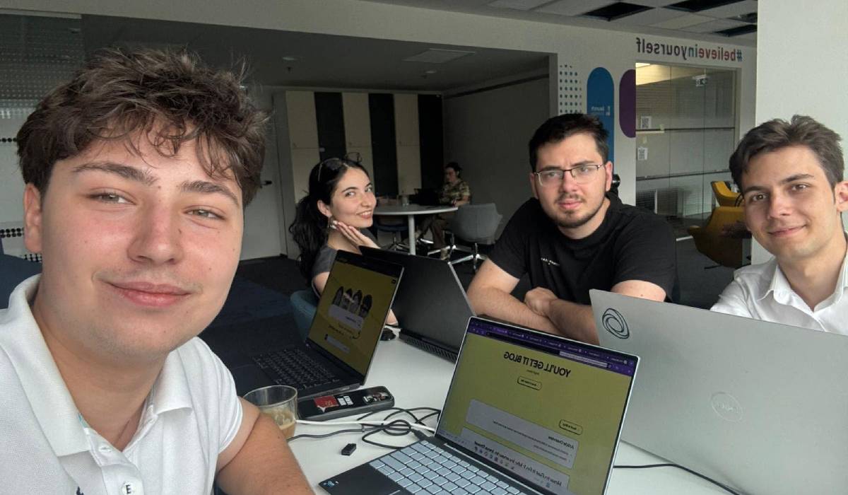 Patru tineri din Ploiești au creat o platformă cu peste 3.600 de internshipuri, folosită lunar de 5.000 de studenți europeni