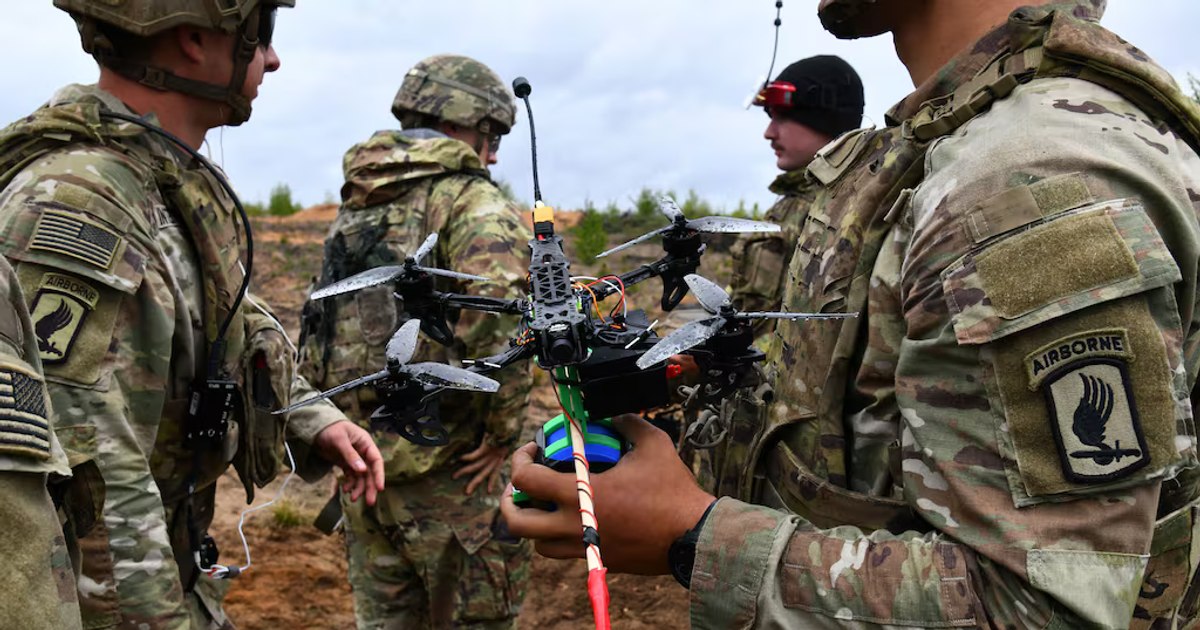 Soldați americani la un antrenament cu drone