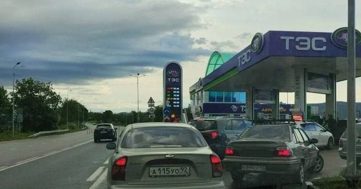 Penurie de carburanți în sudul Rusiei: rezervoarele din Krasnodar, Armavir și Volgograd, aproape goale