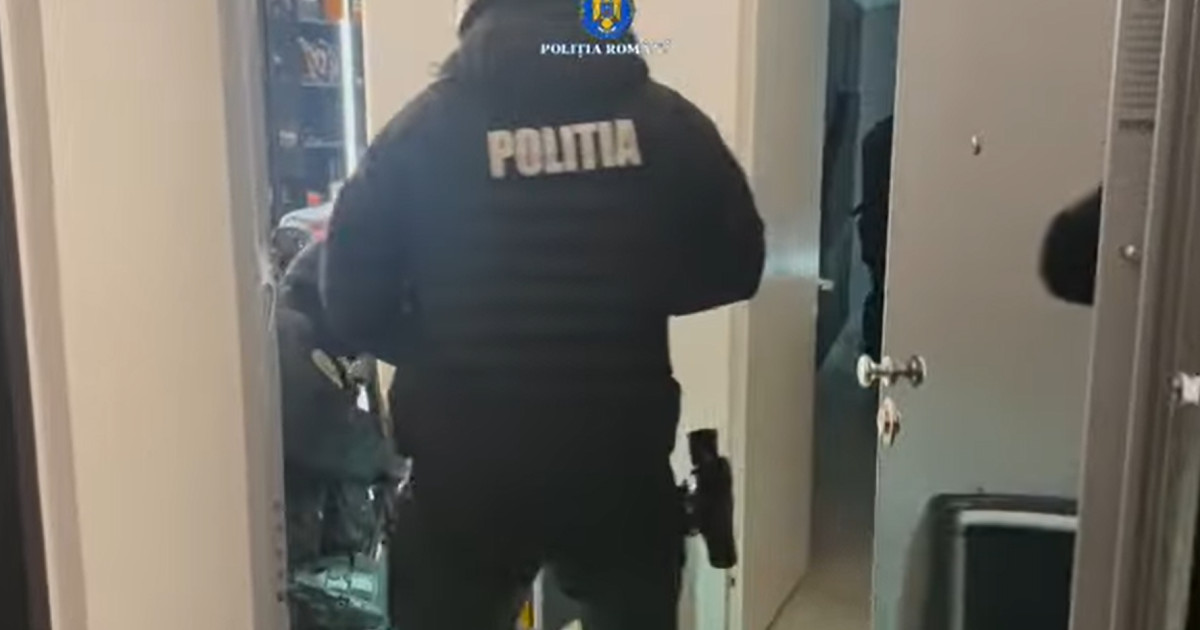 Percheziții ale poliției la clanurile Ștoacă și Toboșarii în București