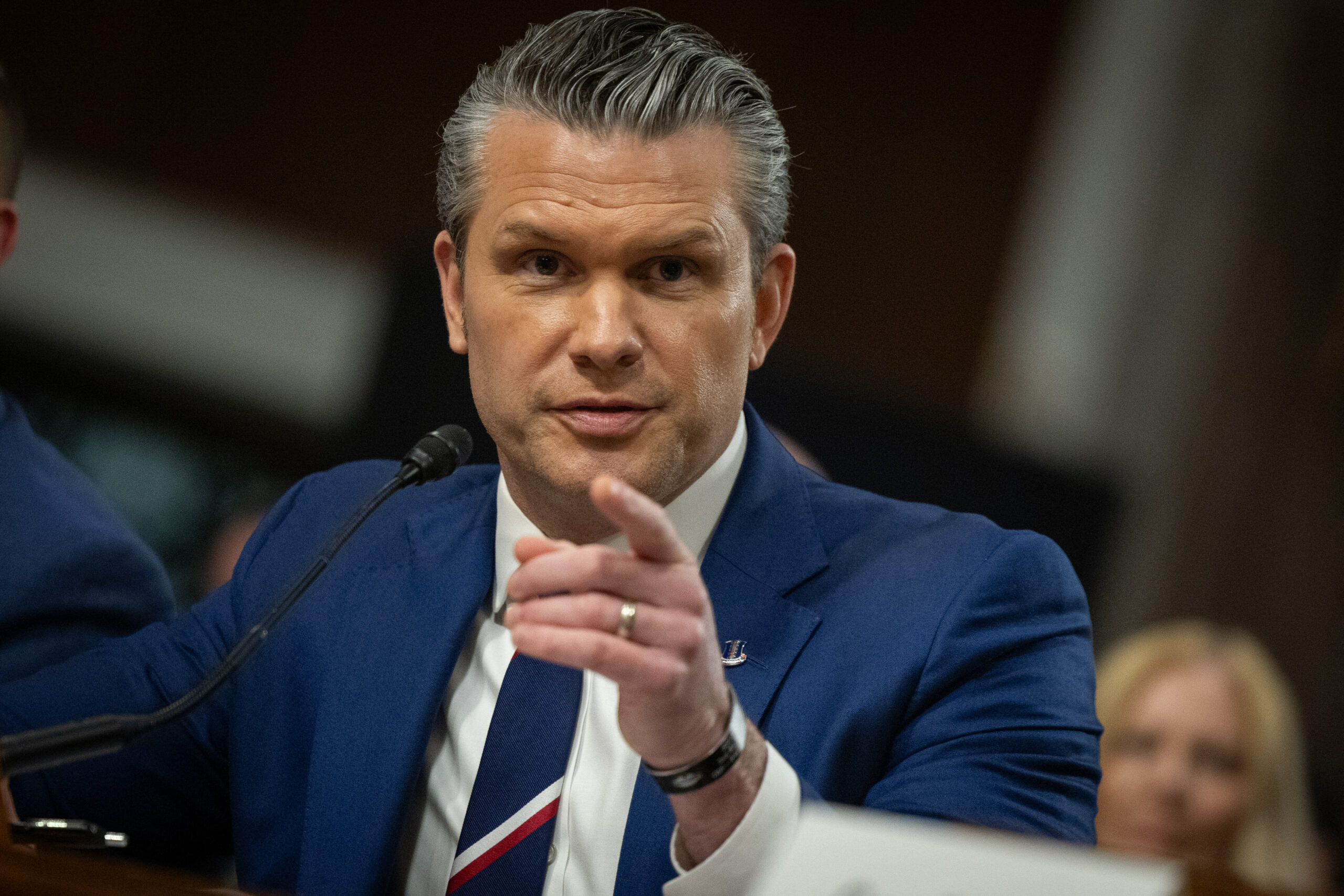 Pete Hegseth critică Europa pentru migrație la ceremonia din Normandia: „Când vor opri această invazie?”