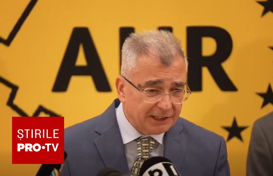 Petrișor Peiu, senator AUR, vorbind la microfon