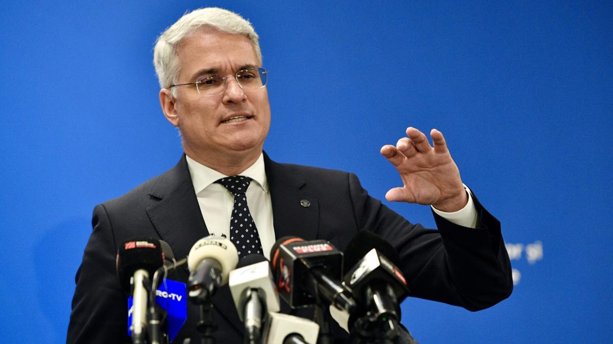 Dragoș Pîslaru în conferință de presă despre legea salarizării