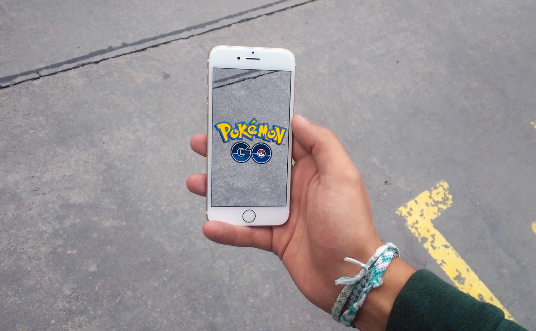 Ilustrație cu Pokemon Go și drone militare