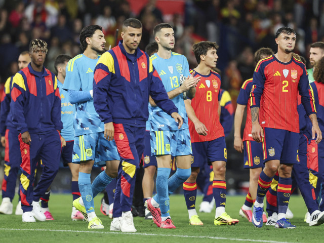 Jucători ai naționalei Spaniei pe teren în meciul amical cu Irak
