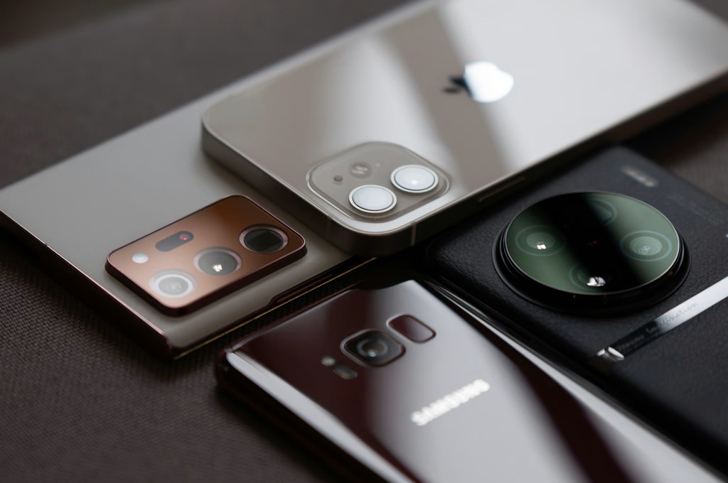 Prețul mediu al smartphone-urilor va atinge un record de 565 de dolari în 2026, pe fondul scumpirii componentelor
