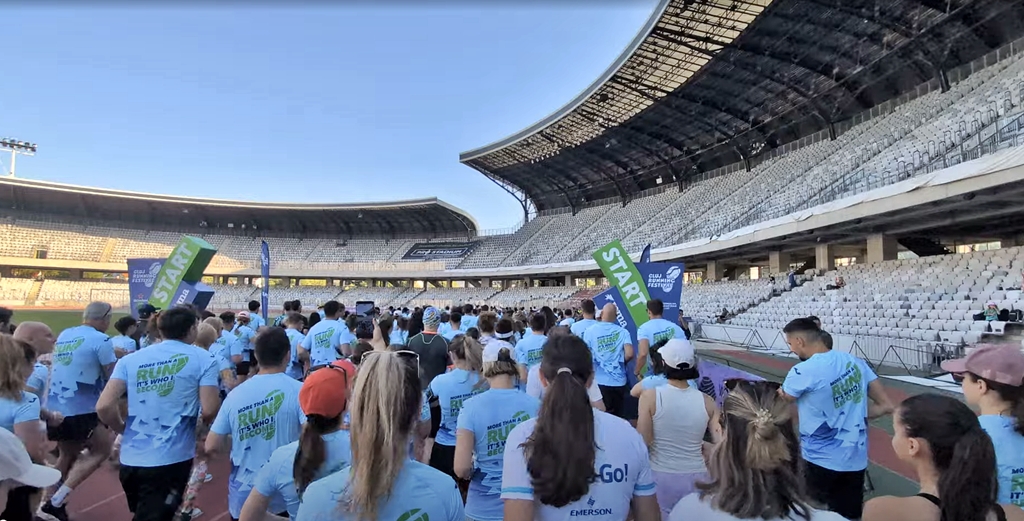 Alergători la startul Cluj Running Festival pe caniculă
