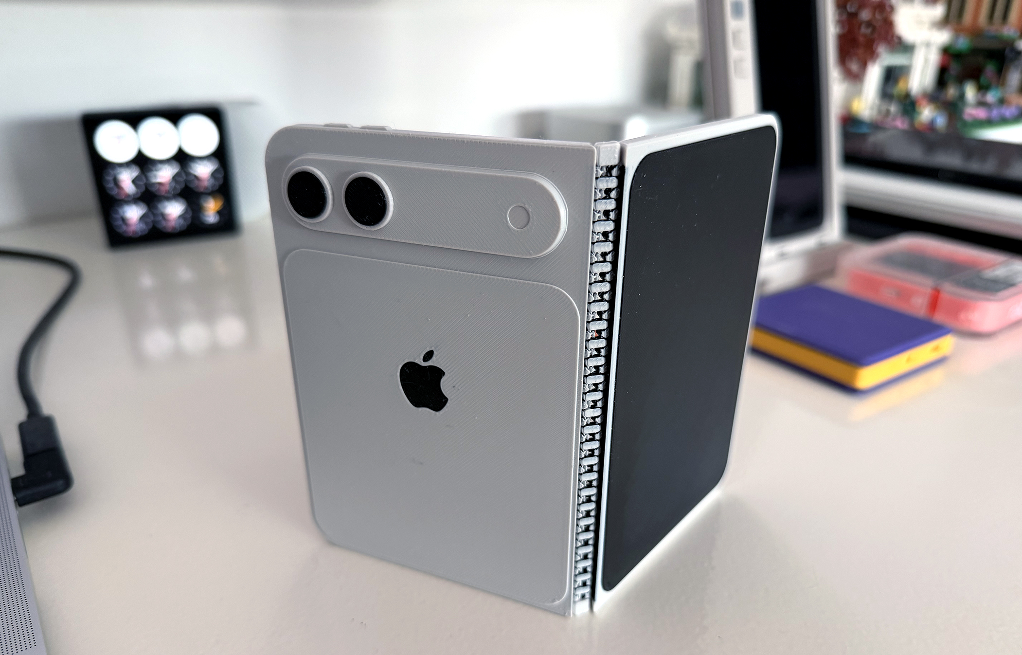 Primul iPhone pliabil, iPhone Ultra, ar putea fi lansat fără varianta neagră