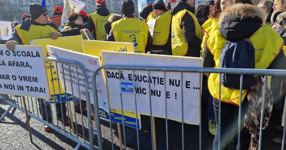 Protest al sindicaliștilor din educație în fața Guvernului