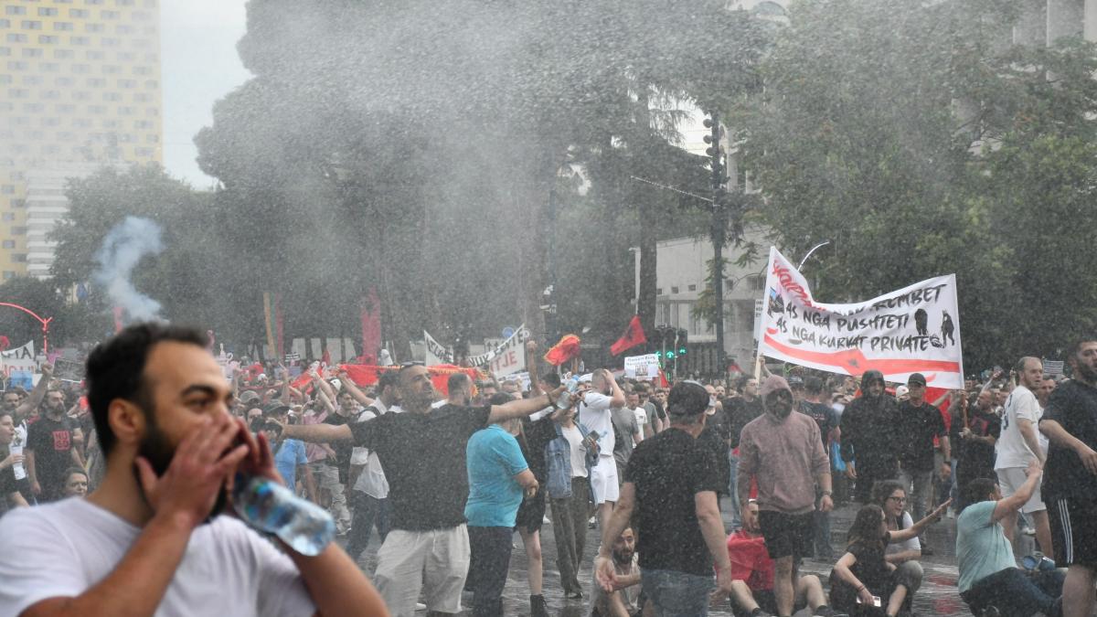 Proteste violente în Albania față de complexul turistic al ginerelui lui Trump, Jared Kushner
