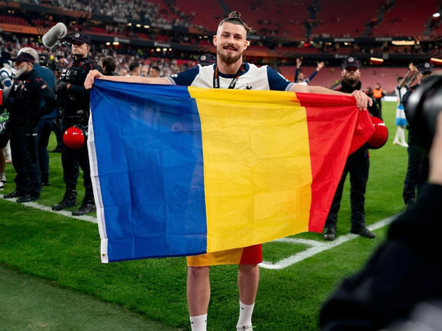 Radu Drăgușin în timpul unui meci pentru Tottenham