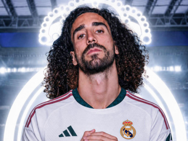 Marc Cucurella în timpul unui meci de fotbal