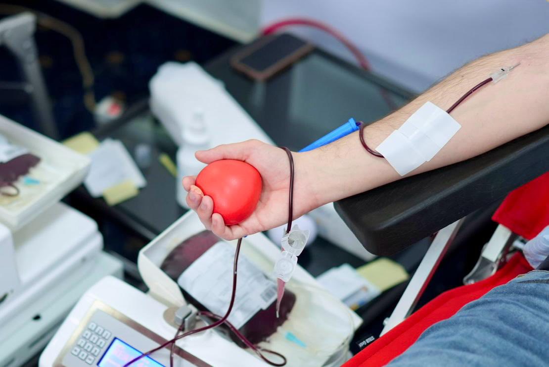 Donator de sânge la un centru de transfuzie