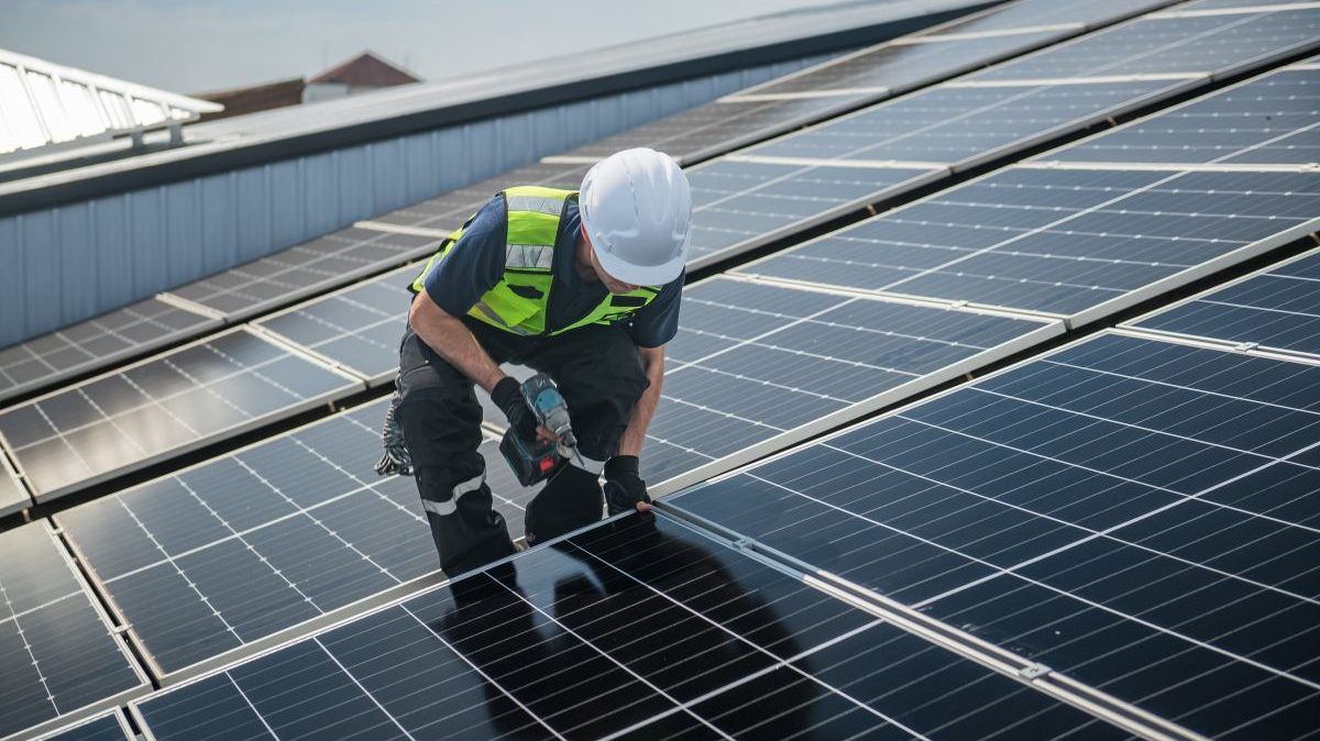 Panouri solare pe acoperișuri în București