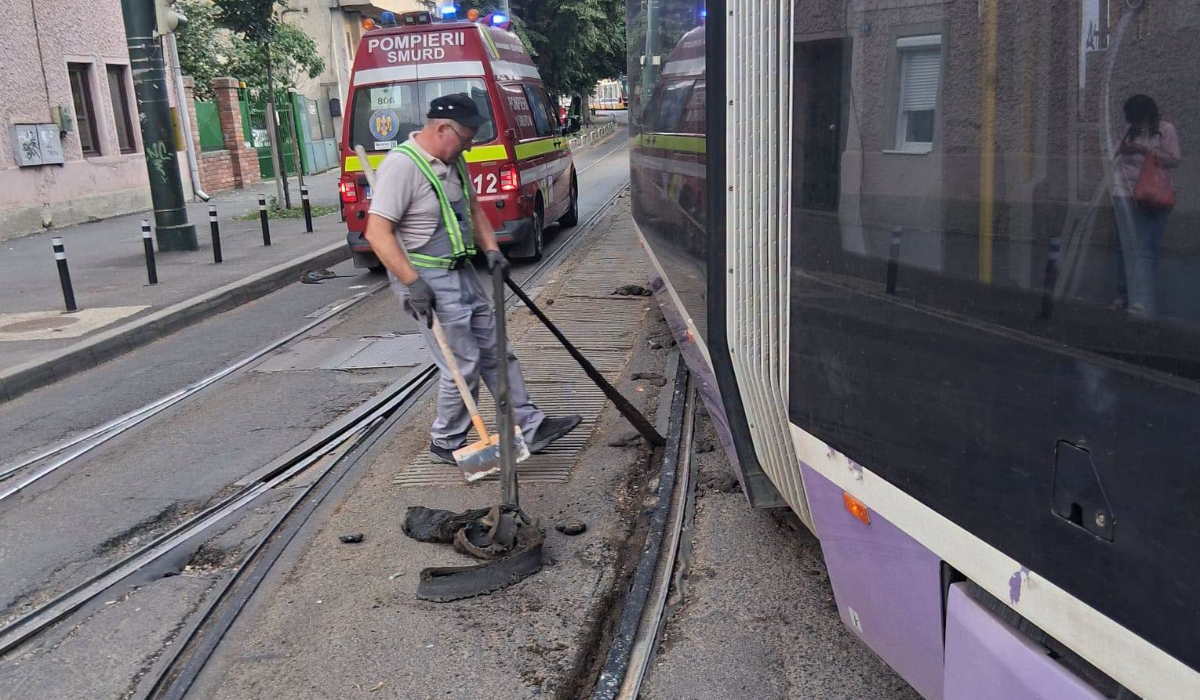 Restricții de circulație în Timișoara, sub Cod Roșu de caniculă: Șinele de tramvai, topite la peste 60 de grade