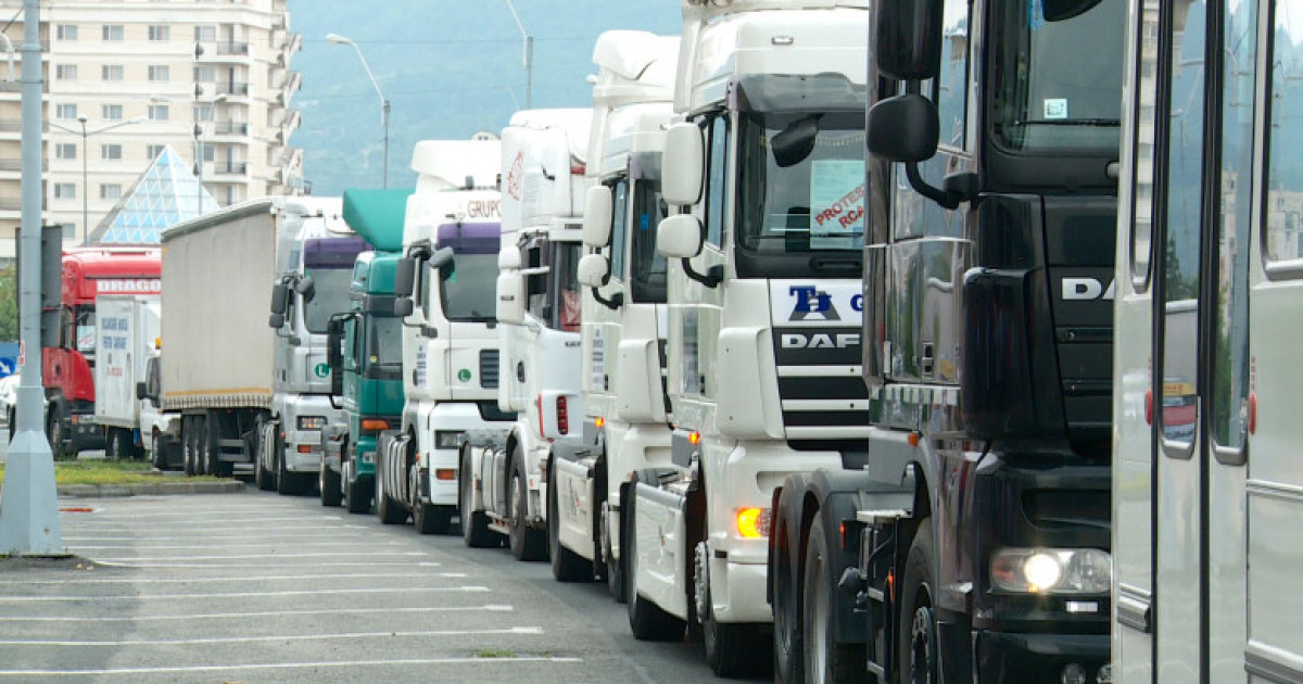 Restricții de circulație pentru camioanele de peste 7,5 tone în 19 județe din cauza caniculei