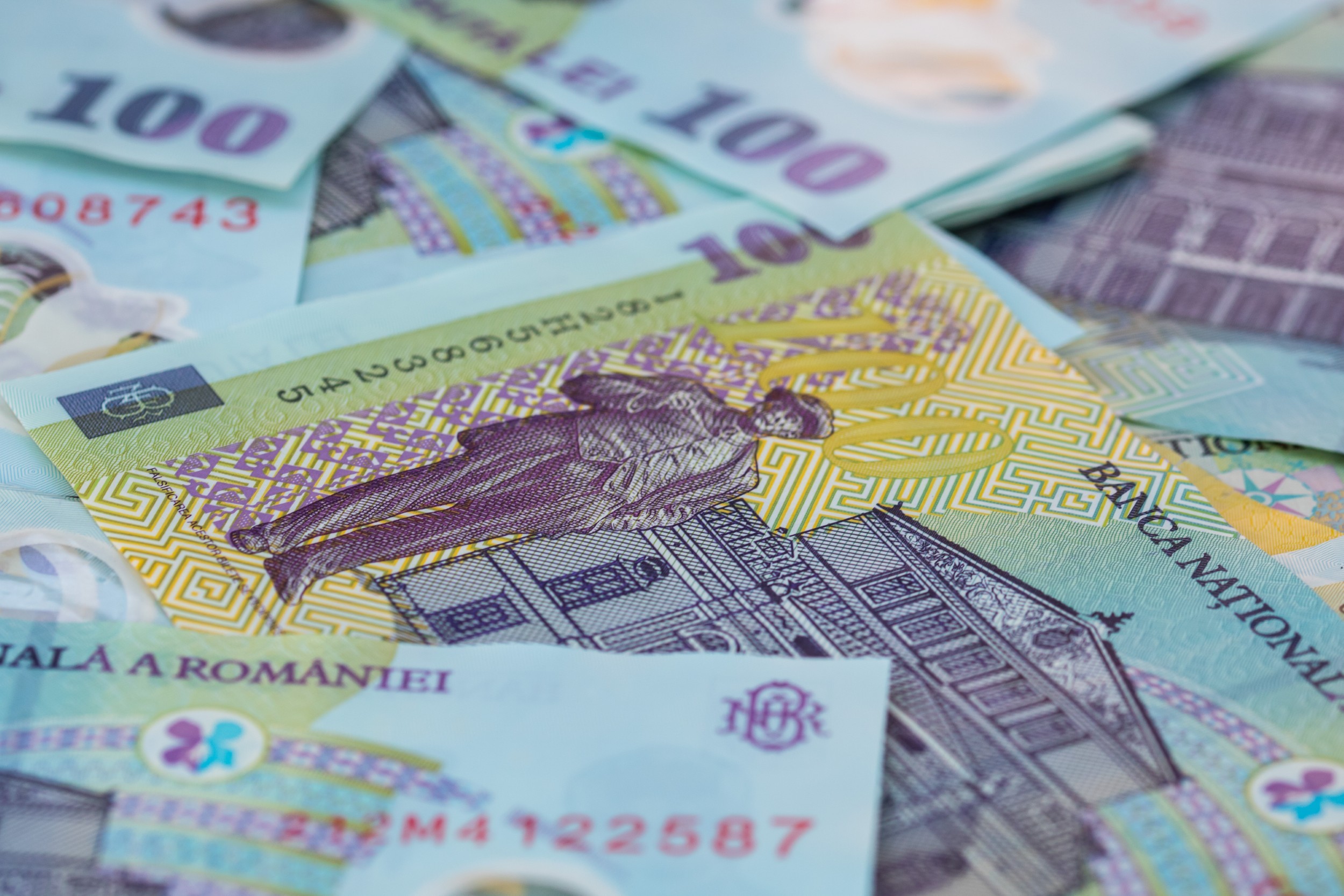 Grafic cu evoluția rezervelor valutare ale României în 2026