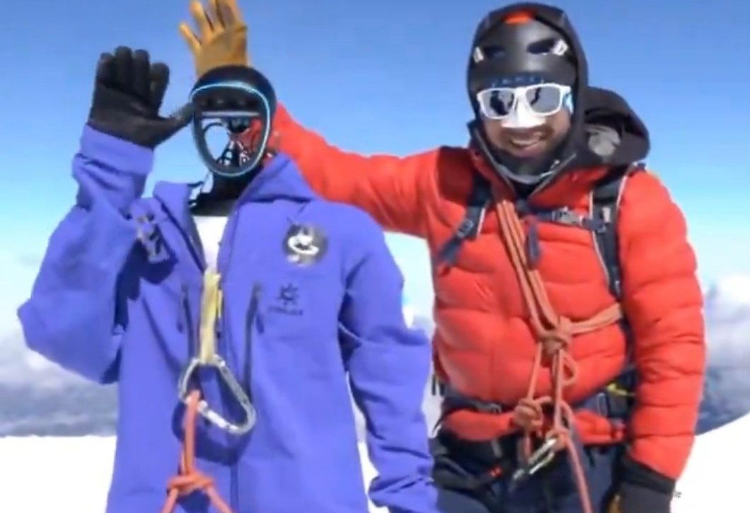 Robotul umanoid Unitree G1 a urcat vulcanul Chimborazo, de 6.263 metri, și pregătește ascensiunea pe Everest