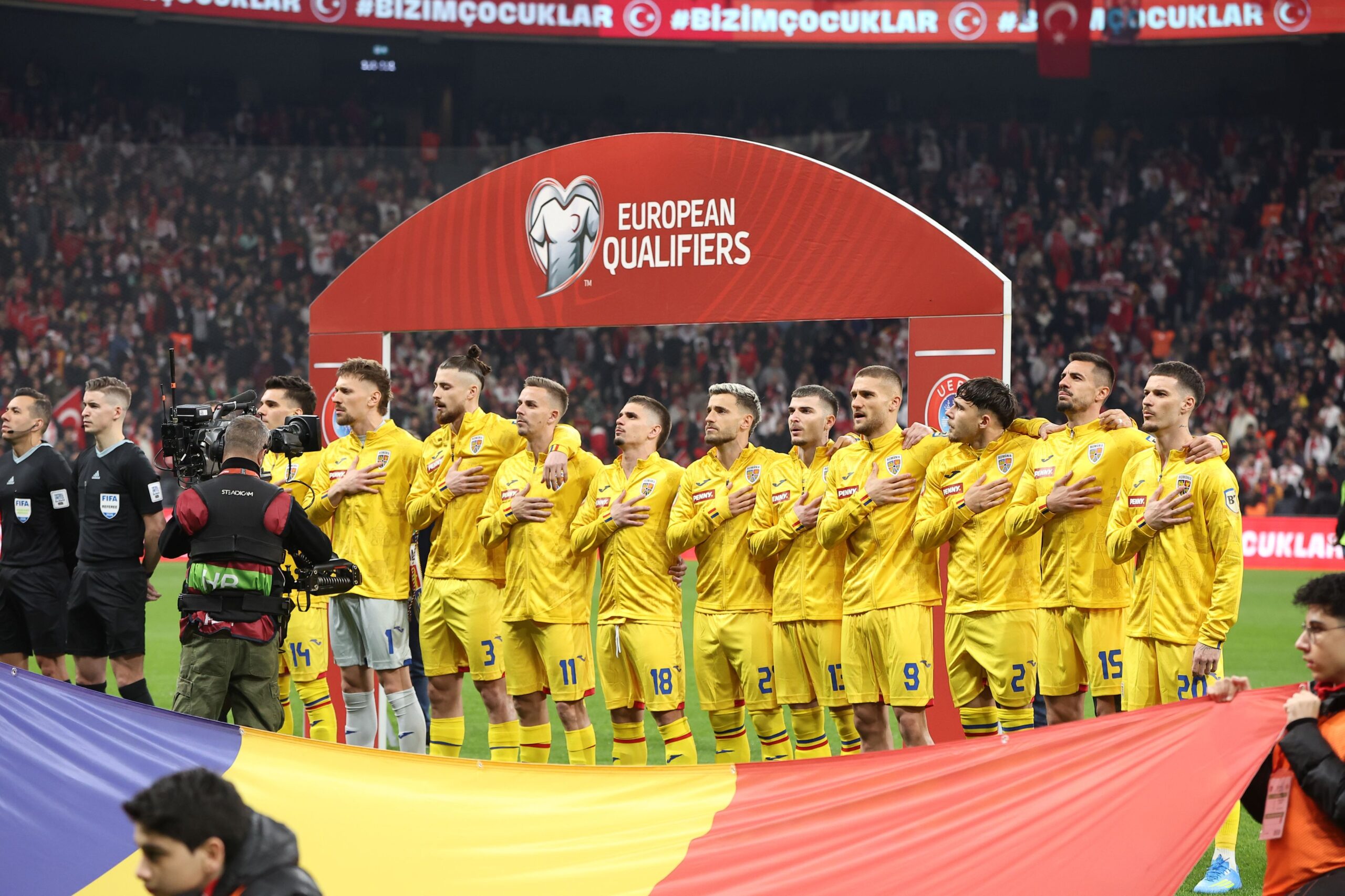Meciul de fotbal Georgia - România pe stadion