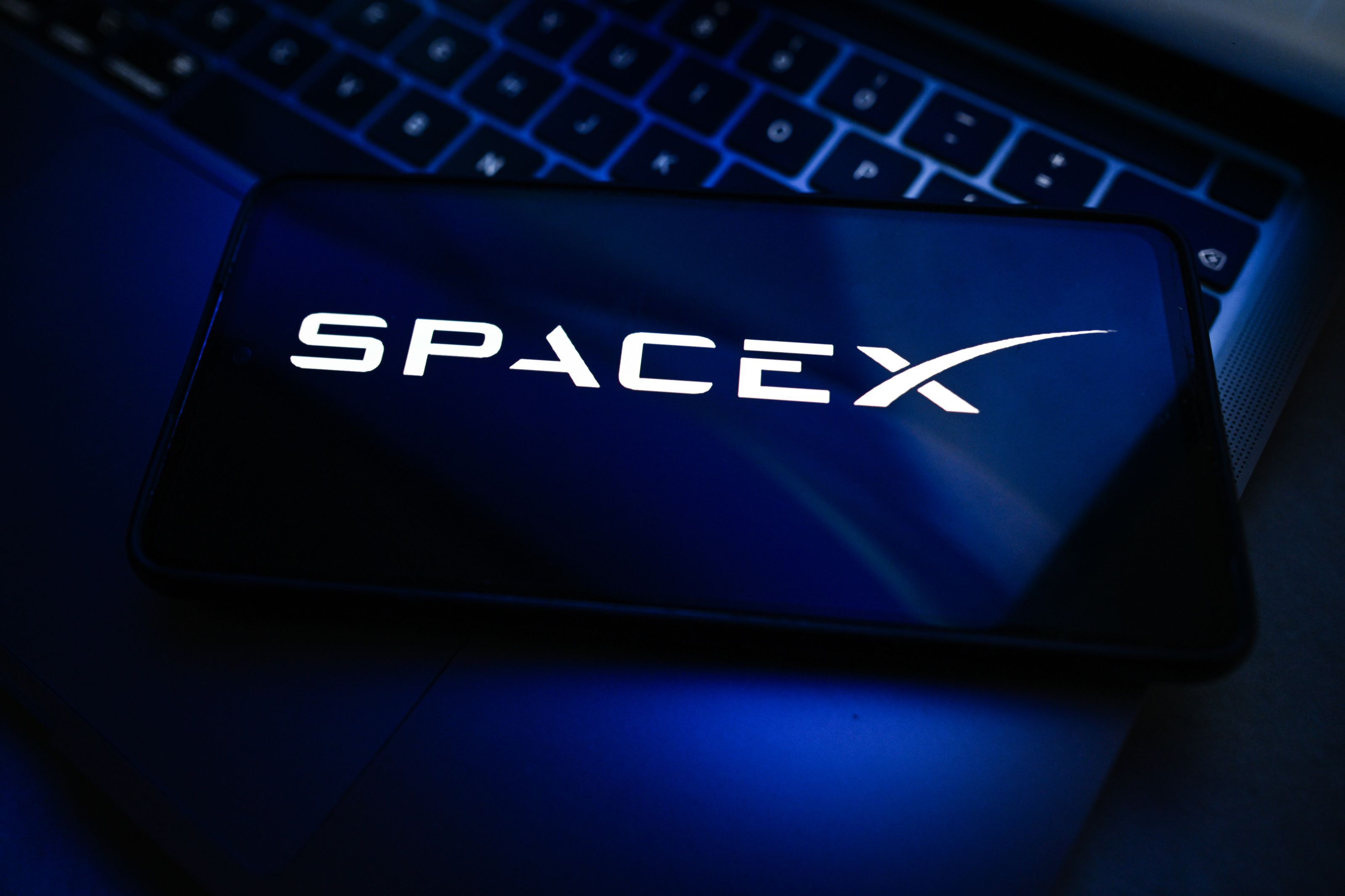 Românii au tranzacționat acțiuni SpaceX de 2,5 milioane de dolari în prima oră de la listare, prin TradeVille