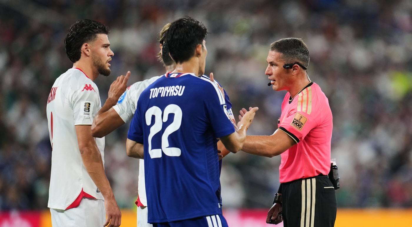 Arbitrul Istvan Kovacs în timpul meciului Tunisia – Japonia de la Cupa Mondială 2026