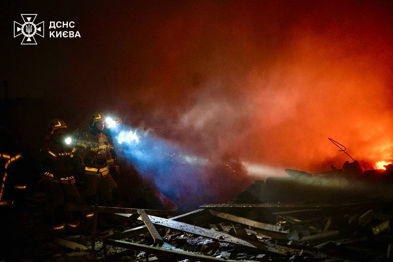 Explozii și fum deasupra Kievului în timpul atacului aerian rus