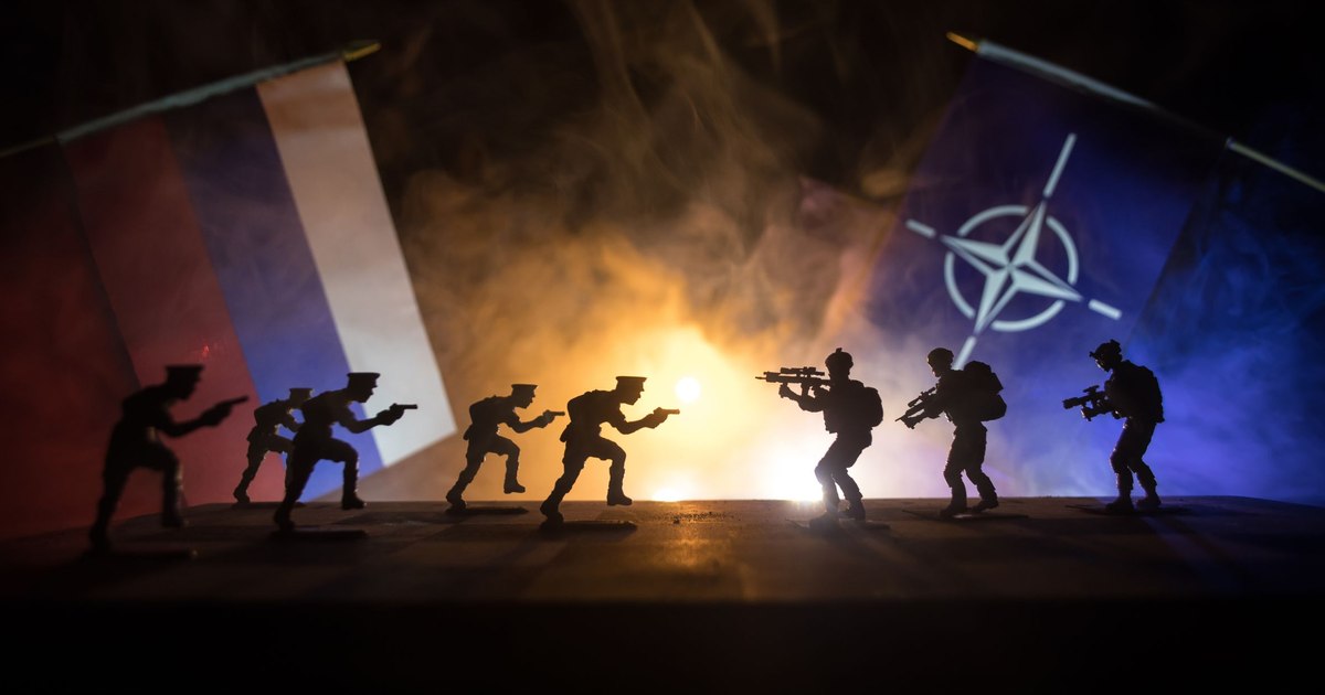 Hartă cu statele NATO și Rusia, ilustrând tensiunile de securitate