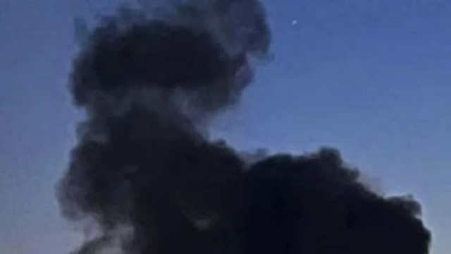 Fum ridicându-se deasupra Kievului după un atac cu rachete rusești