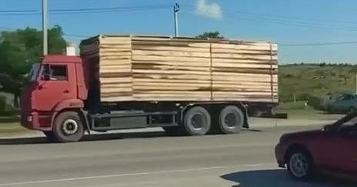 Cisternă deghizată în vehicul civil pentru transportul combustibilului în Crimeea