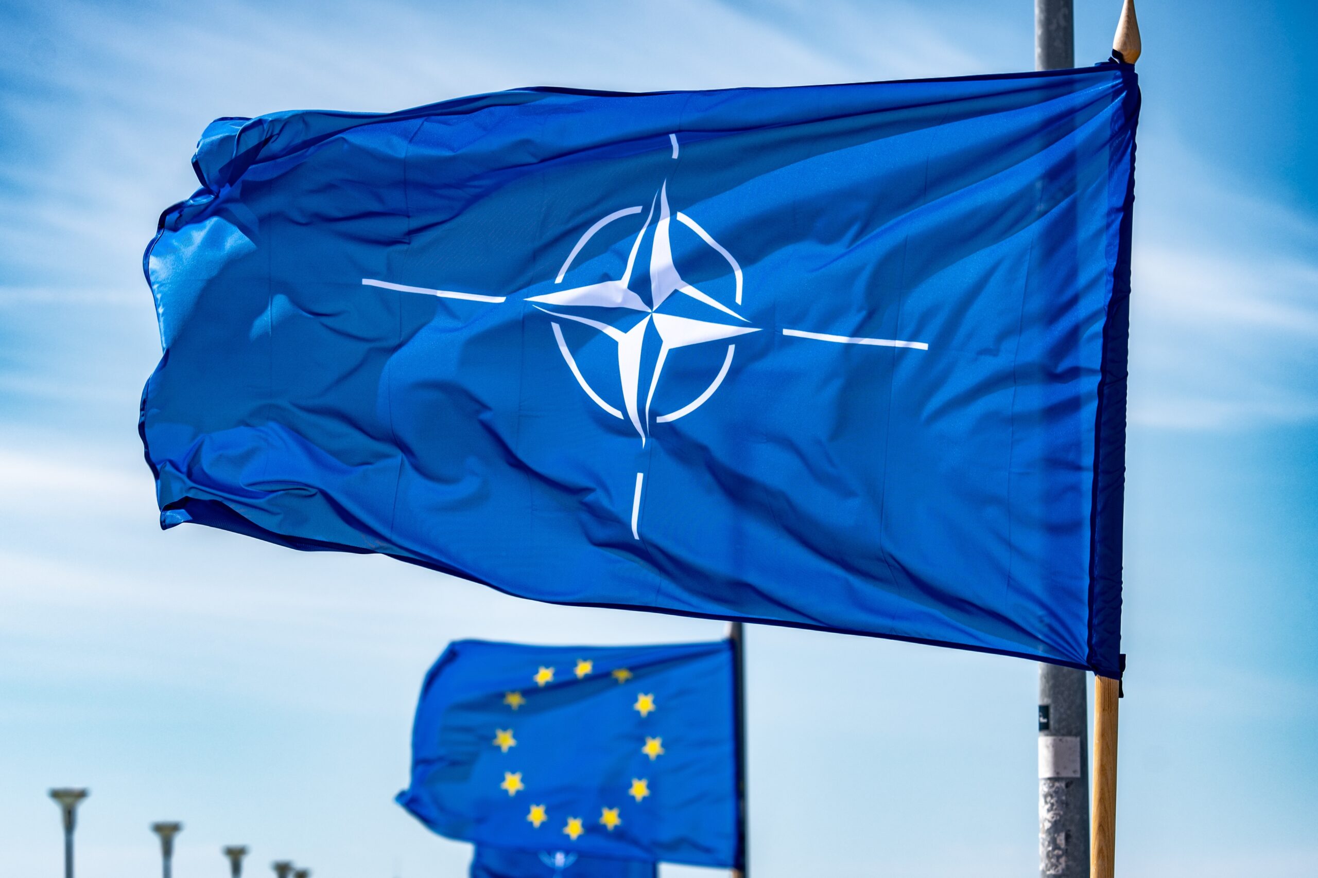 Rusia își extinde infrastructura militară la granița cu NATO, arată imagini satelitare
