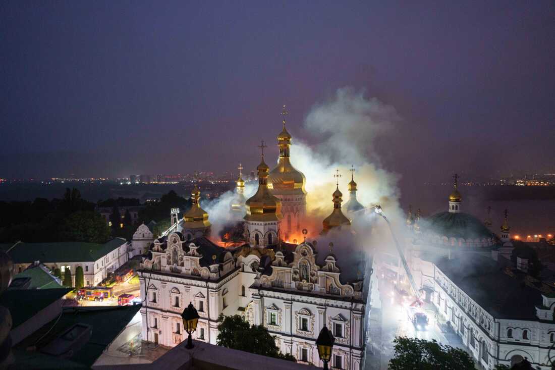 Incendiu la mănăstirea Lavra Pecerska din Kiev după atacul aerian rusesc