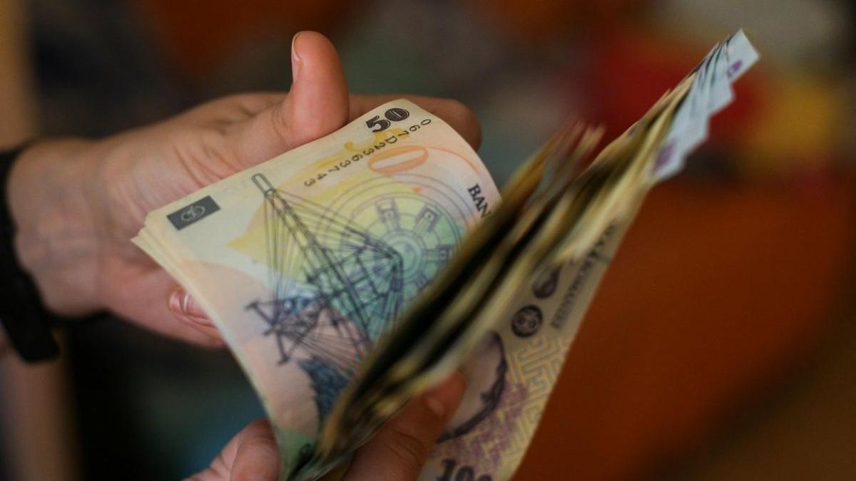 Grafic cu evoluția salariului minim brut în România