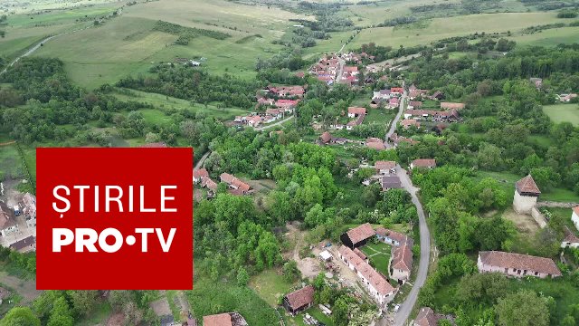 Satul Cobor din Brașov, ascuns între coline, atrage turiști cu preparate din soc și cireșe