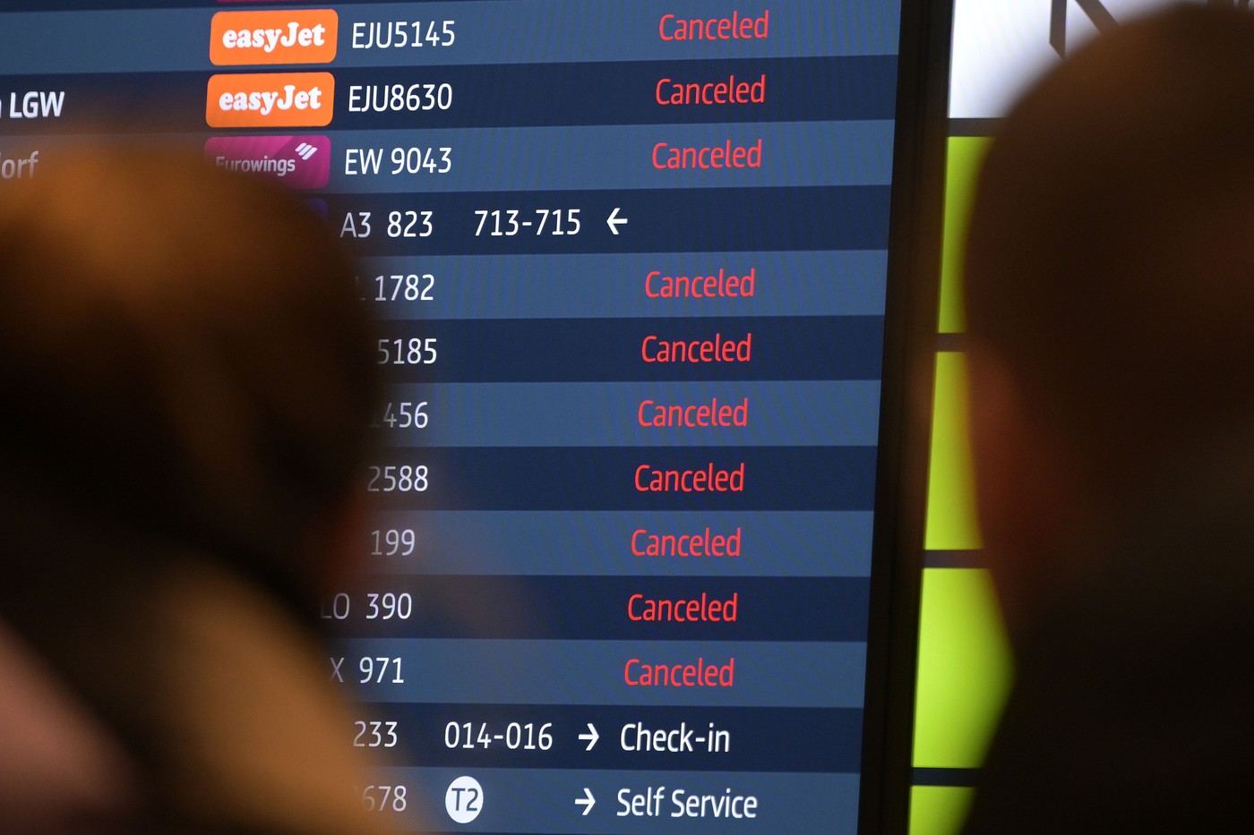 Pasageri la aeroport