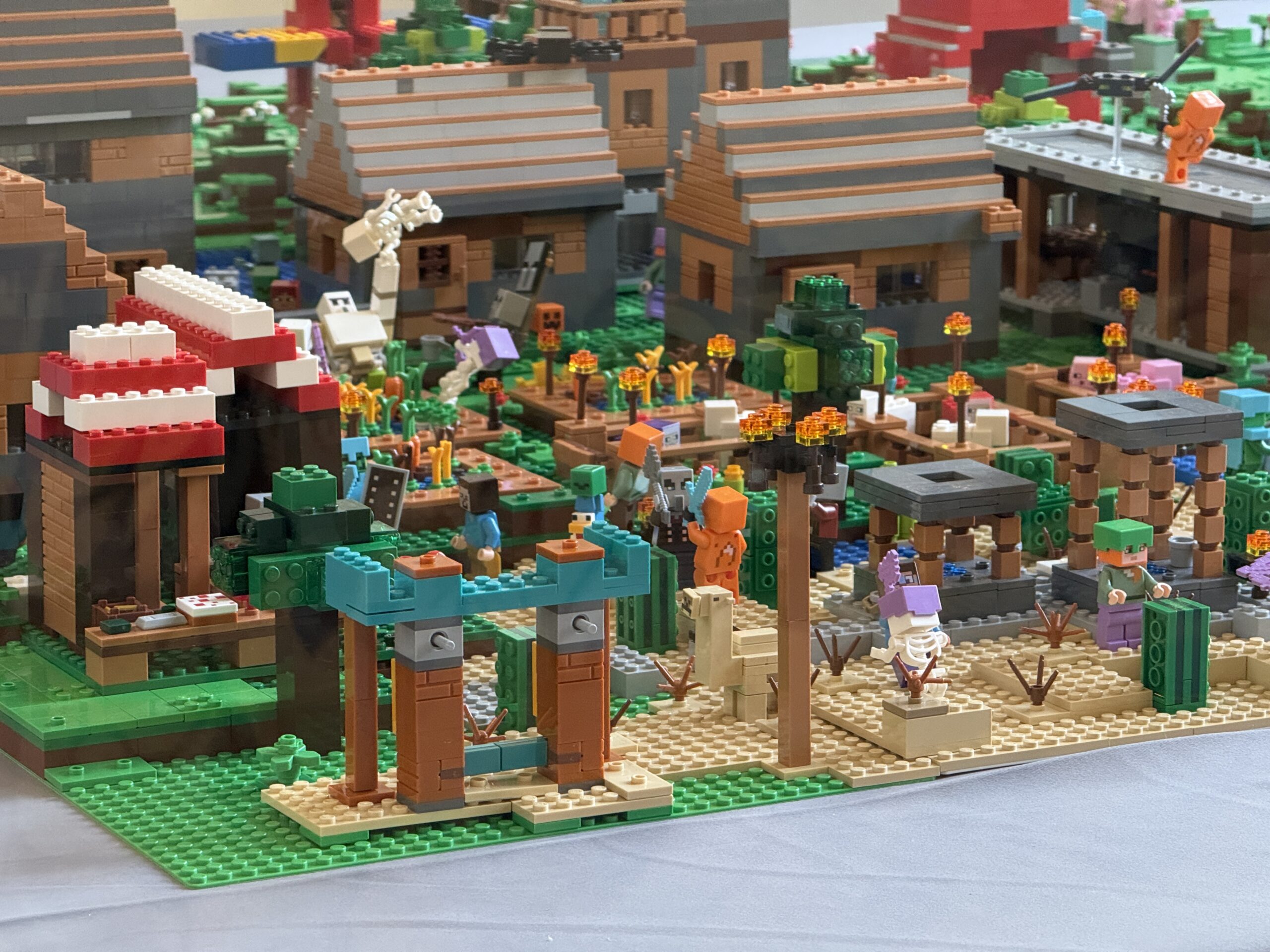 Copil care se joacă cu piese LEGO